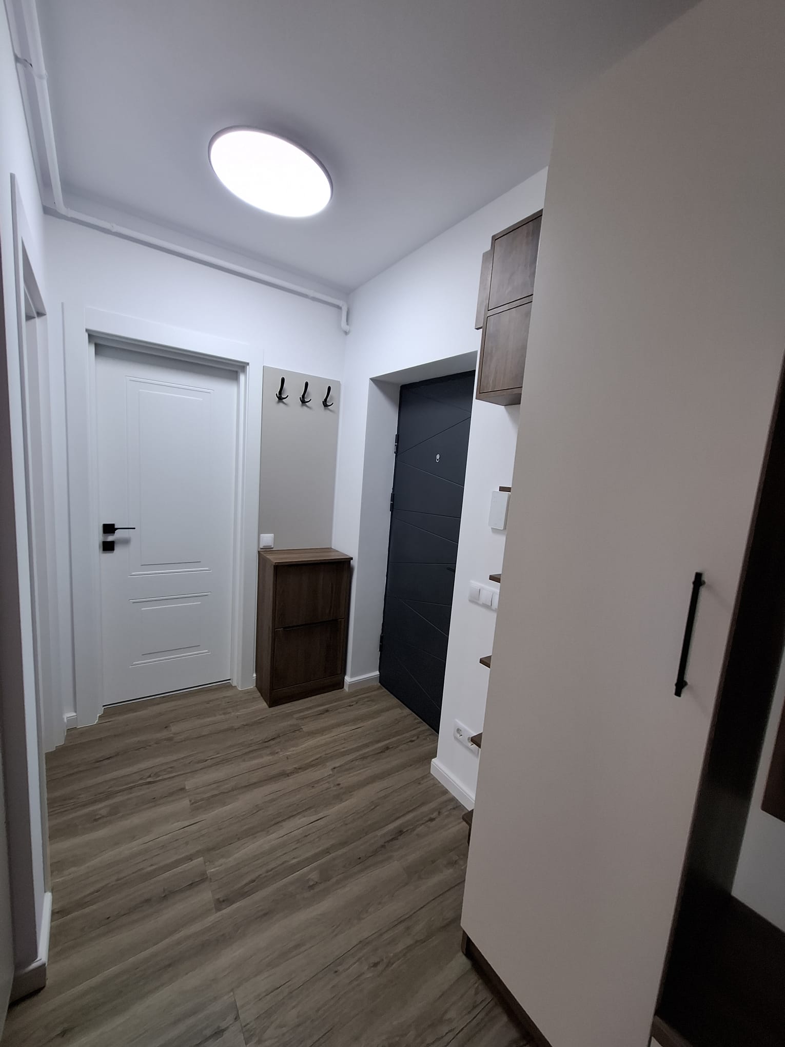 Chirie apartament nou cu 2 camere cu parcare privată — fotografia 3