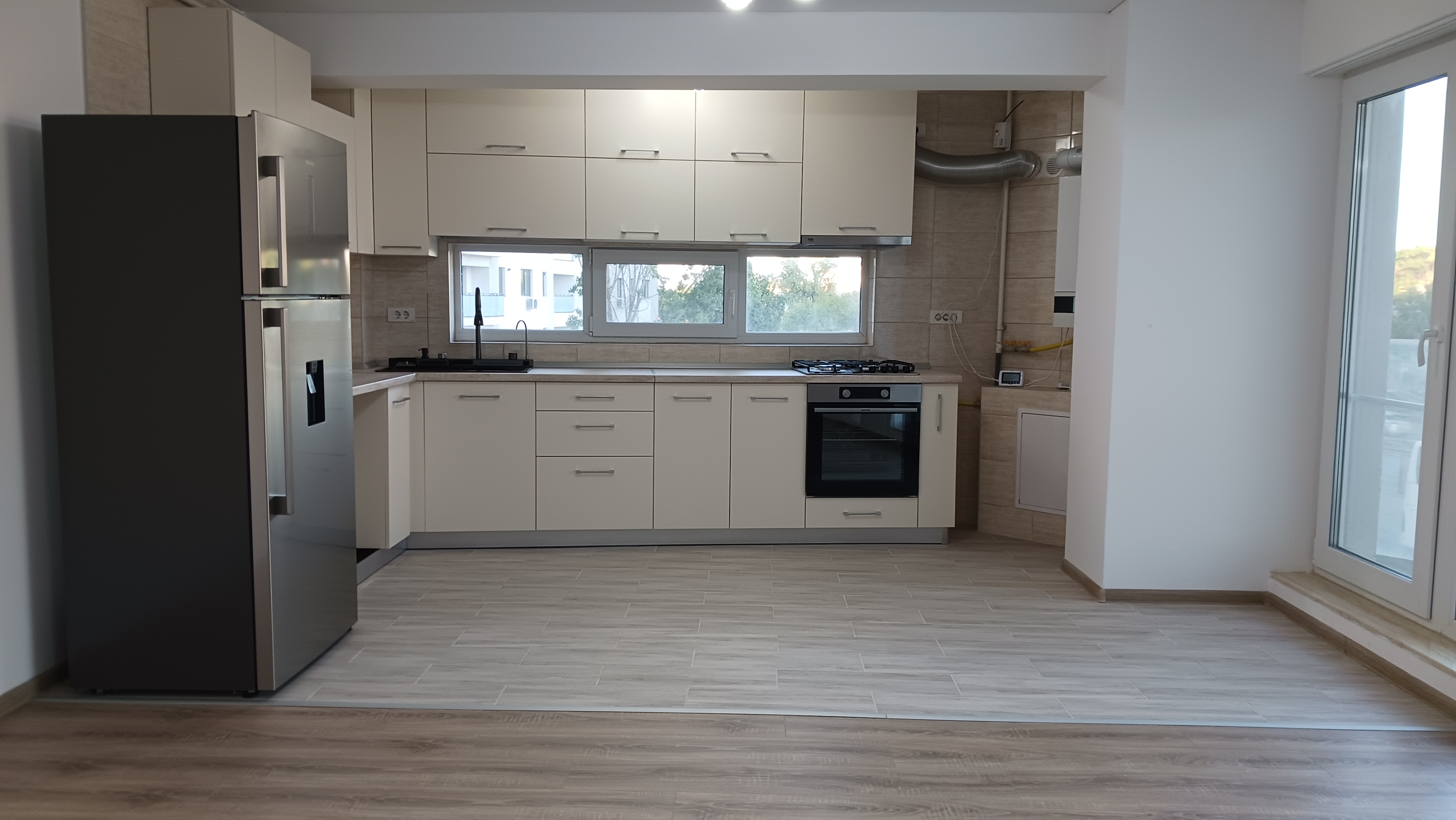 Apartament cu 4 camere in ansamblul Metropolitan Viilor — fotografia 1