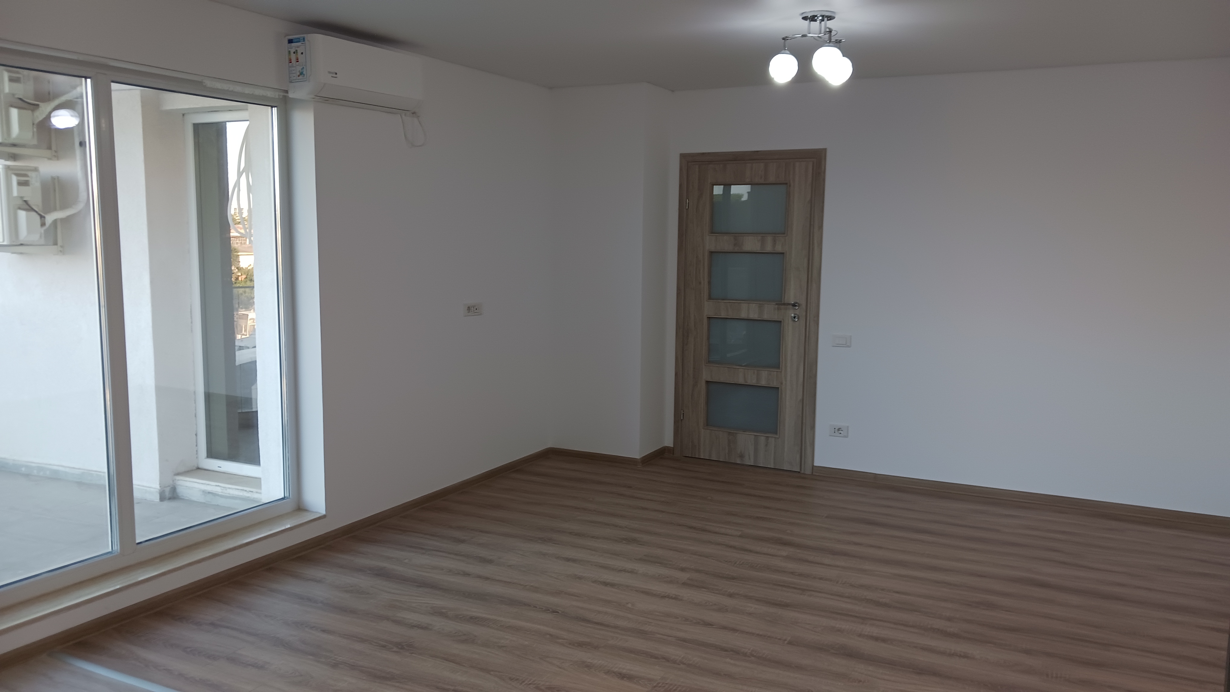 Apartament cu 4 camere in Metropolitan Viilor, supr. totala 109 m.p — fotografia 3