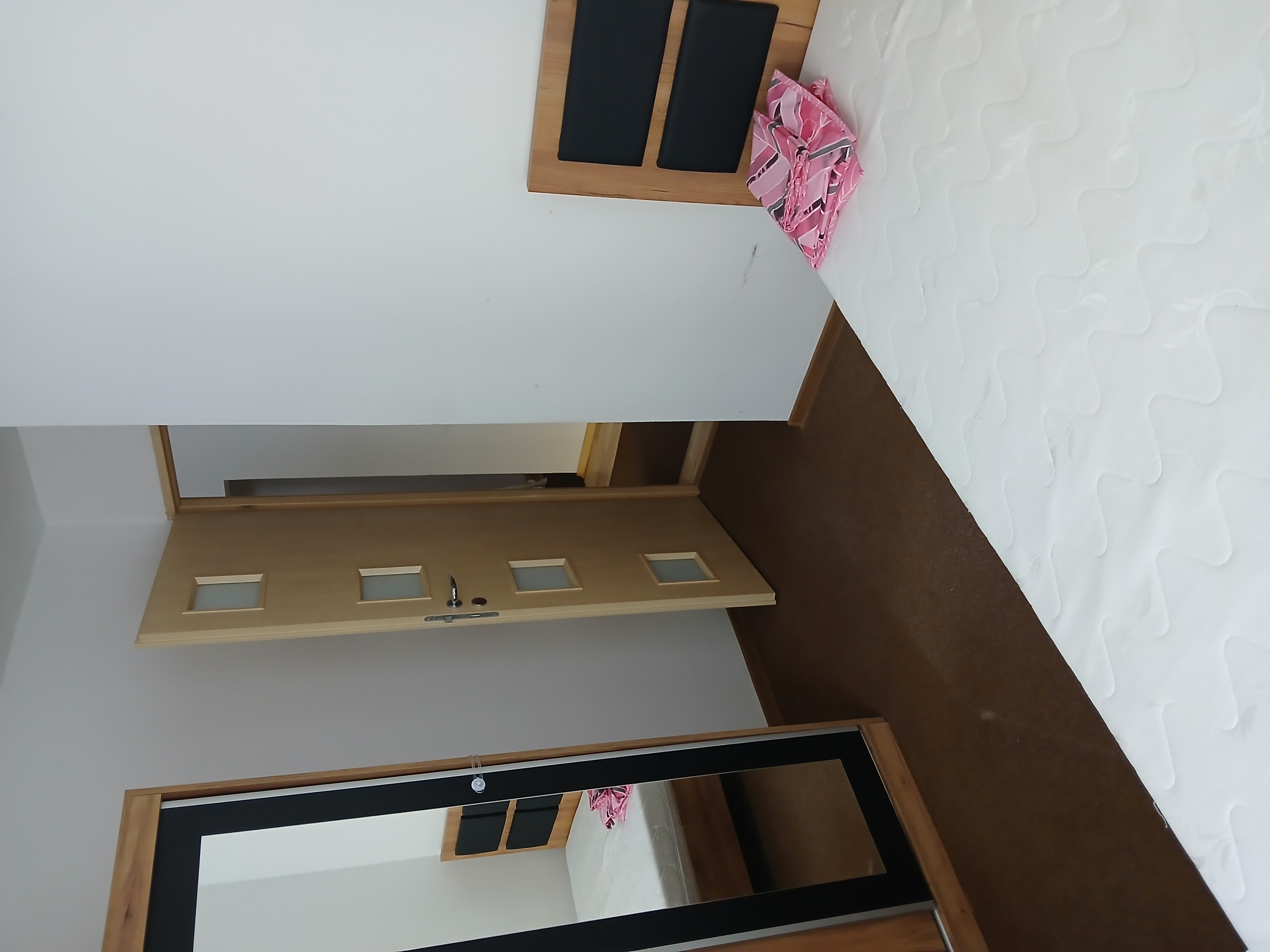 Închiriez apartament cu 2 camere, la parter, mobilat, cu centrală, zona corina cart. tudor — fotografia 3